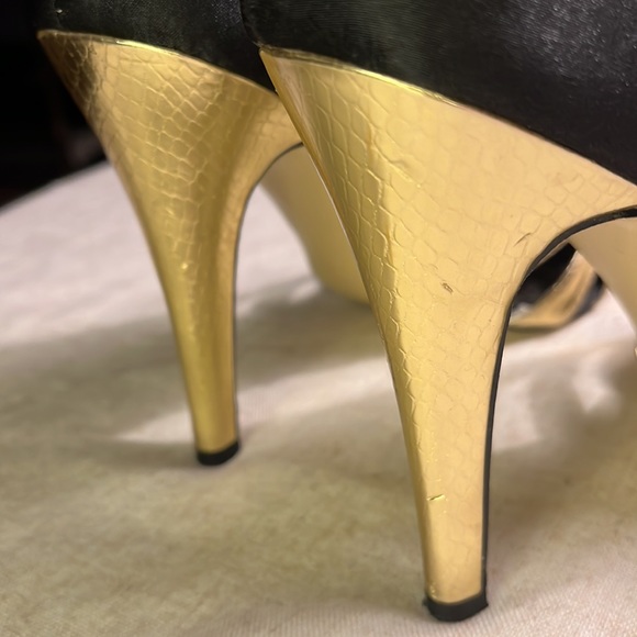 JLo by Jennifer Lopez leather sole heels, black & gold (size 8m) - Picture 6 of 6
